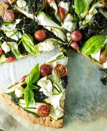 Photograph of a green goddess pizza from overhead | Zestful Kitchen