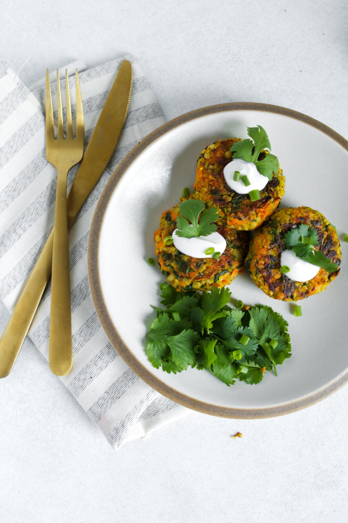 With a simple, yet impressive, ingredient list, these whole-grain sorghum cakes couldn’t be any easier to make. And when you throw carrots, arugula, curry, and a hearty amount of garlic into the mix, they also don’t lack any oomph. These Curried Sorghum Cakes are definitely weeknight-dinner fare. | Zestful Kitchen