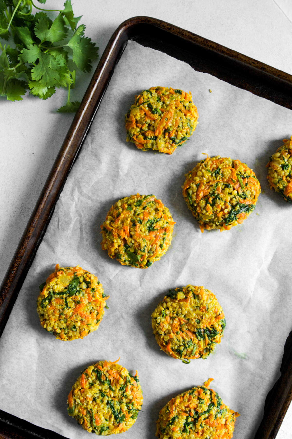 With a simple, yet impressive, ingredient list, these whole-grain sorghum cakes couldn’t be any easier to make. And when you throw carrots, arugula, curry, and a hearty amount of garlic into the mix, they also don’t lack any oomph. These Curried Sorghum Cakes are definitely weeknight-dinner fare. | Zestful Kitchen