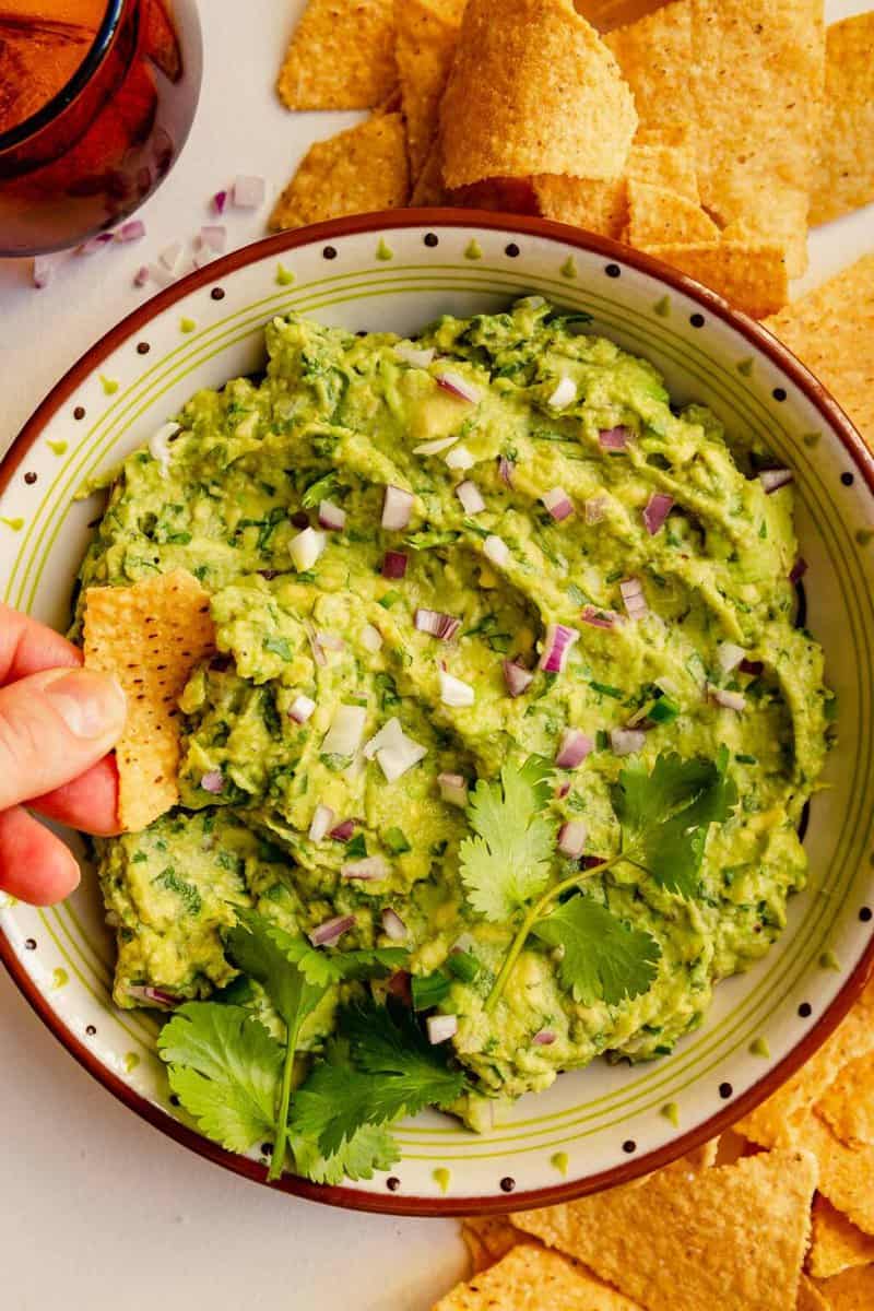 Simple & Easy Guacamole Recipe (how to make best fresh guac)