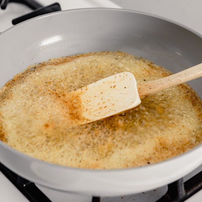 Image of browned butter in a gray skillet on the stove