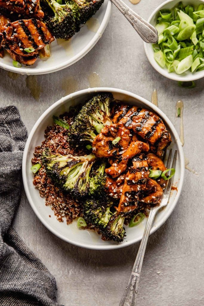 bulgogi beef bowls (or chicken bowls) filled with quinoa and topped with roasted broccoli and charred meat