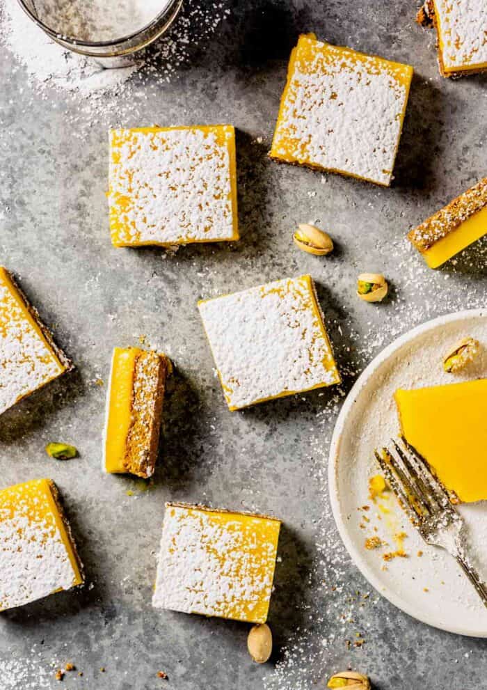 Lemon bars dusted with confectioners' sugar and set on a table