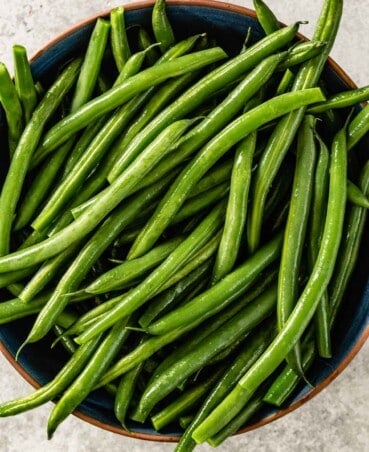 blanched green beans in a blue bowl