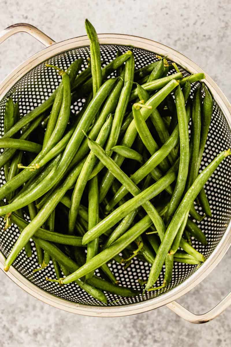 washed green beans in a colander