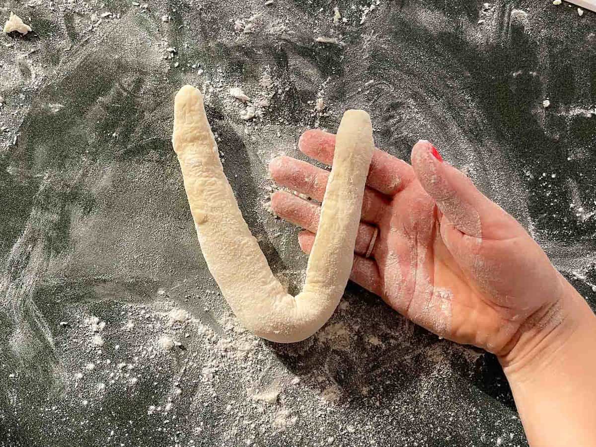 bread rope in the shape of a U